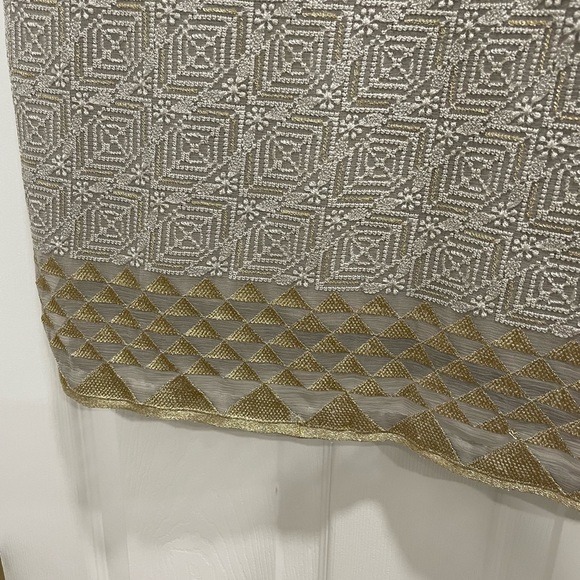 Xenia Pakistani Medium Outfit with pants and dupatta - Picture 4 of 5